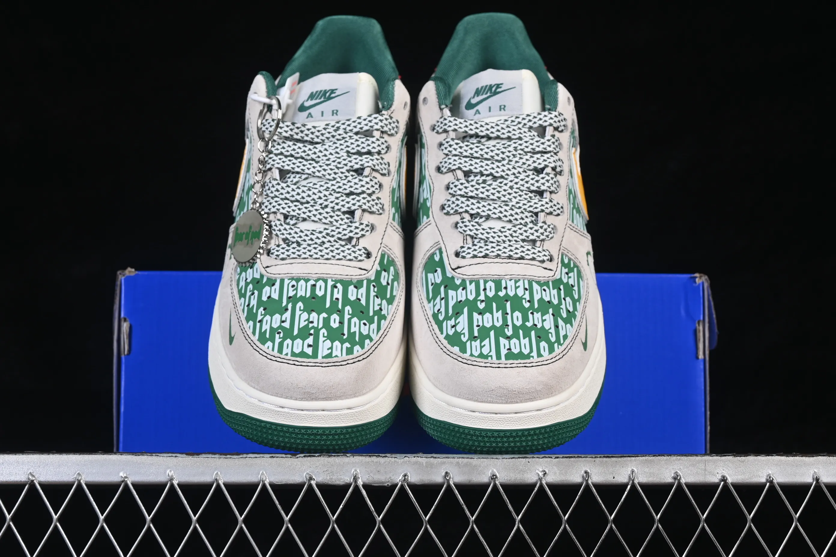 All categories Nk Air Force 1 Air Force series Nk Air Force 1 Low Air Force low-top Nike Air Force 1'07 Low Gray and green contrast Air Force 1 low-top casual sneakers SY1388-025